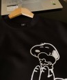Polerón negro con estampado de Snoopy